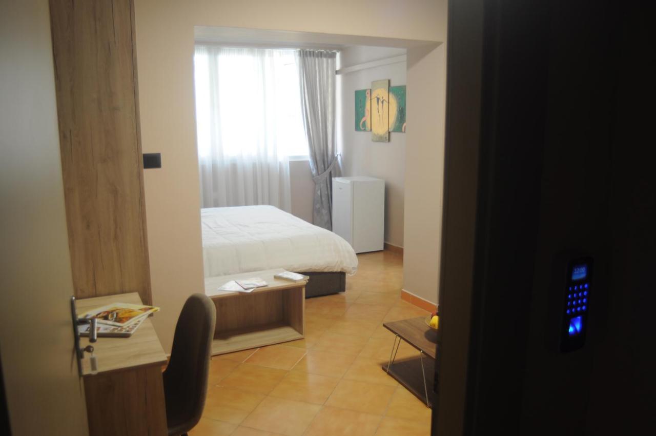 Bliri Myslym Shyri Apartment Тирана Екстериор снимка
