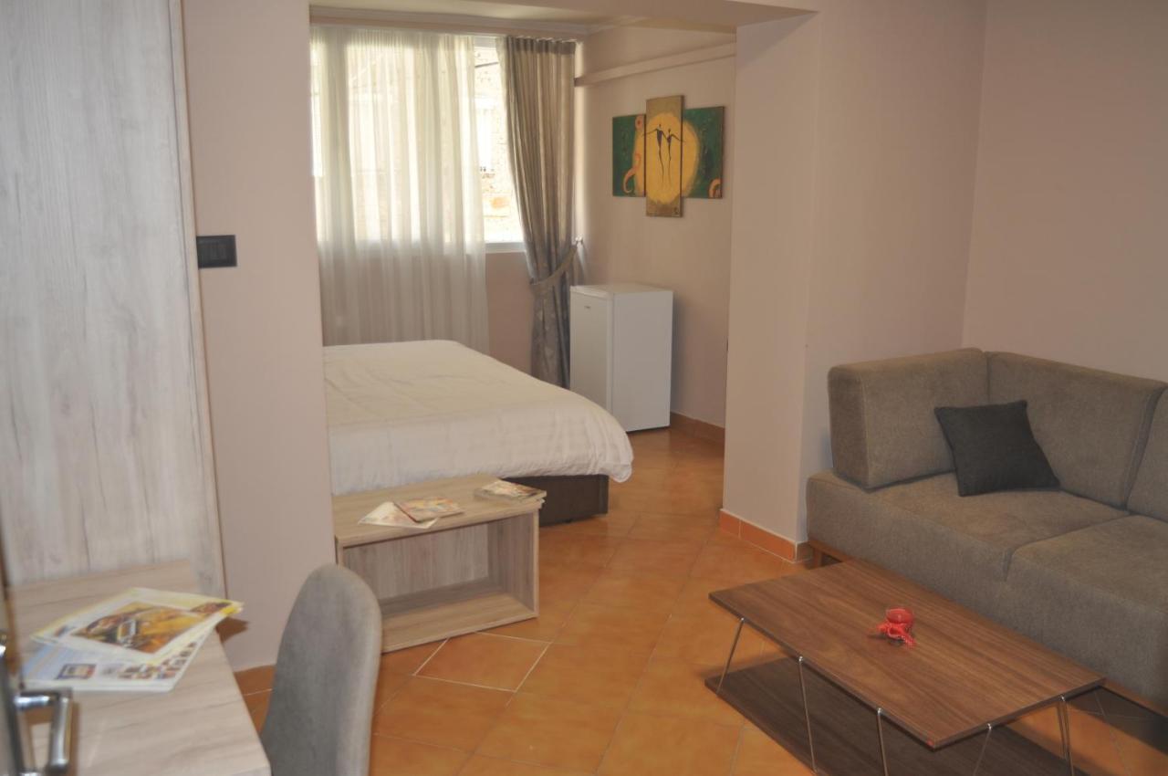 Bliri Myslym Shyri Apartment Тирана Екстериор снимка