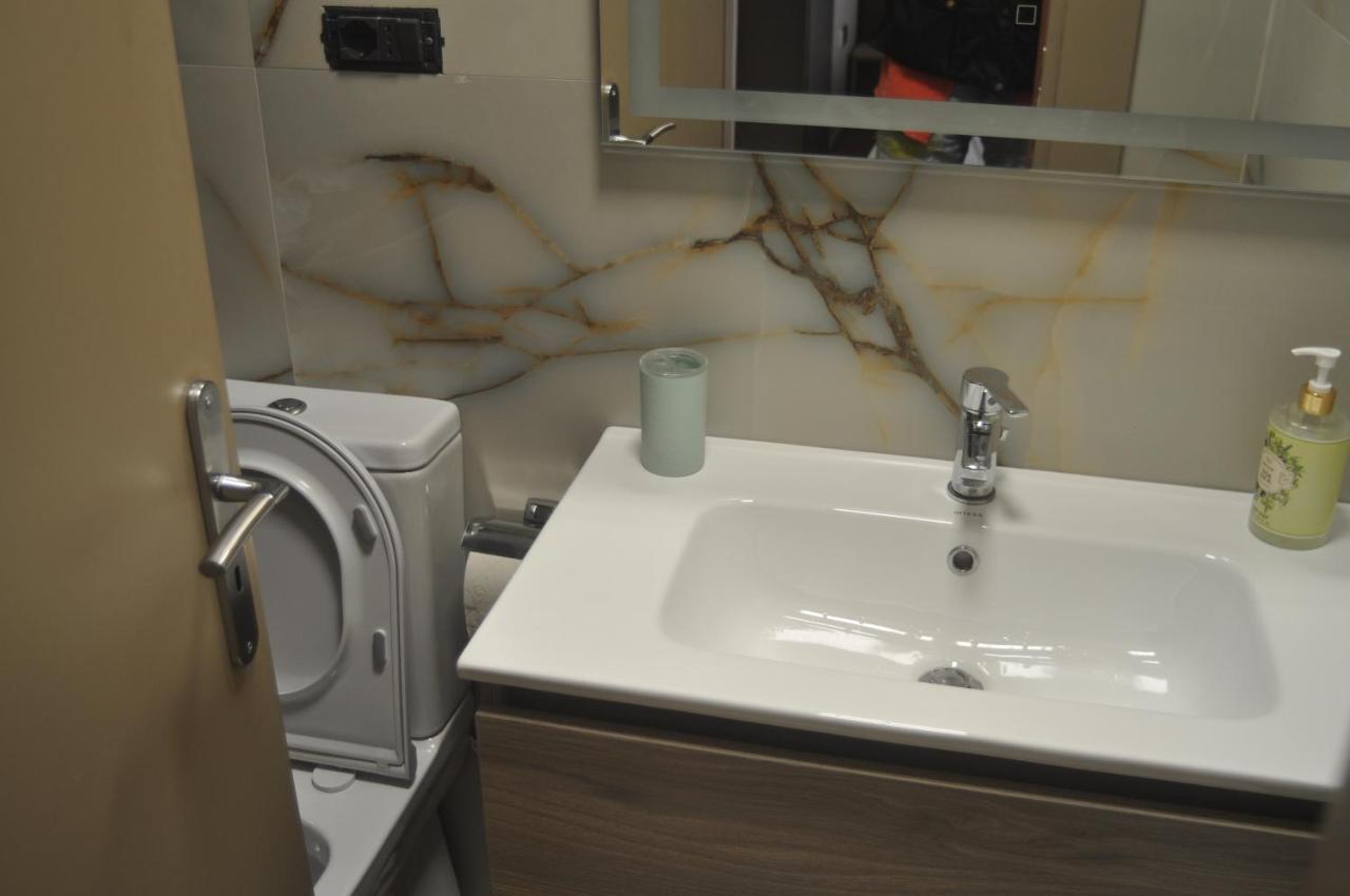 Bliri Myslym Shyri Apartment Тирана Екстериор снимка