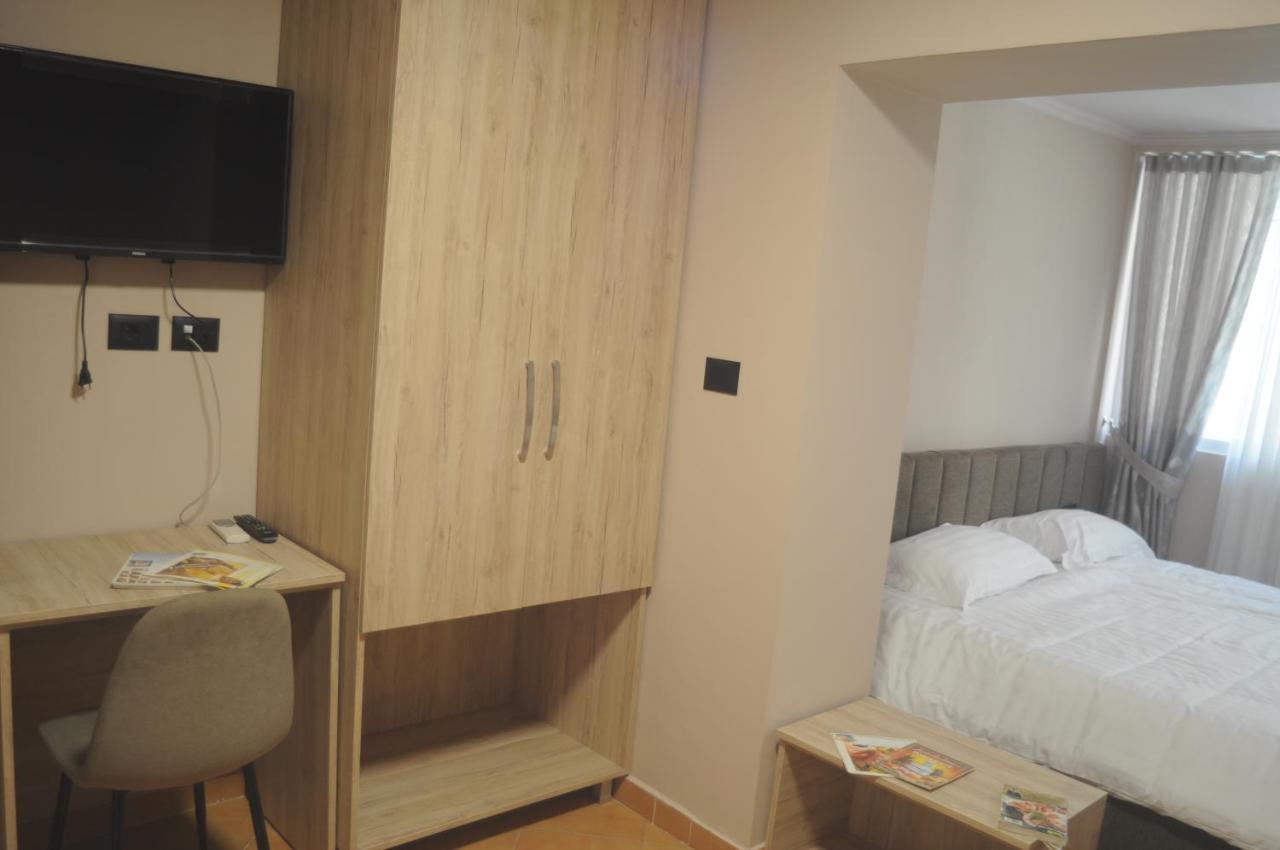 Bliri Myslym Shyri Apartment Тирана Екстериор снимка