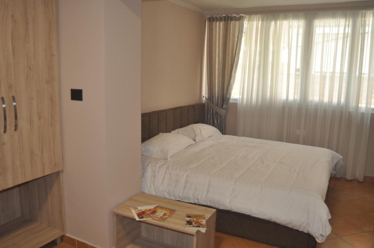 Bliri Myslym Shyri Apartment Тирана Екстериор снимка